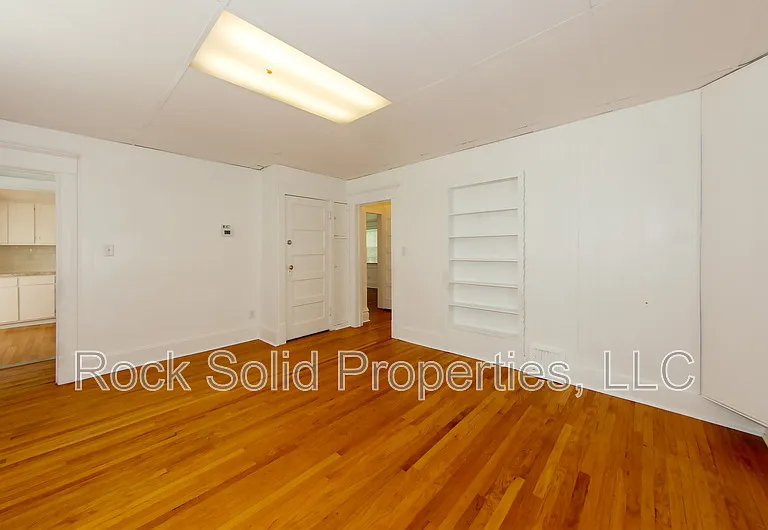 506 E 7th St #1 — Photo 3