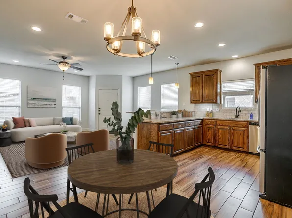 4912 Ridglea Hills Ct, Fort Worth, TX 76116