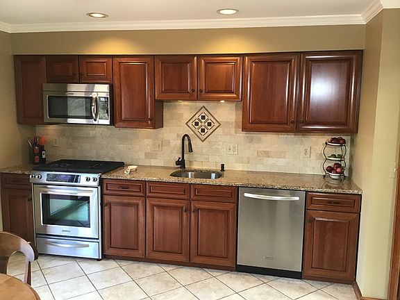4th image of 26 Woodstock Ln
