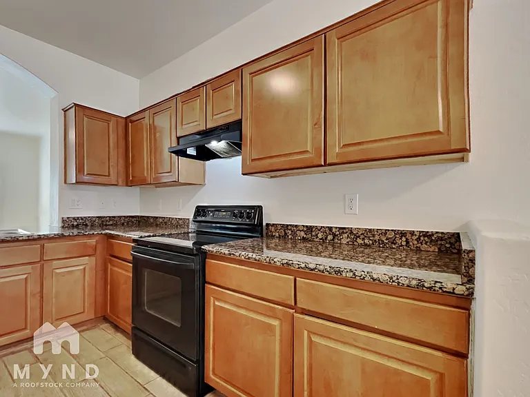 9303 W Raymond St — Photo 8