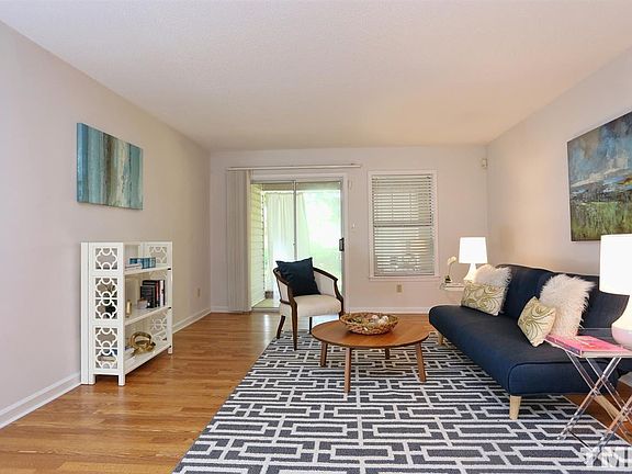 2nd image of 118 Kingsbury Dr #118