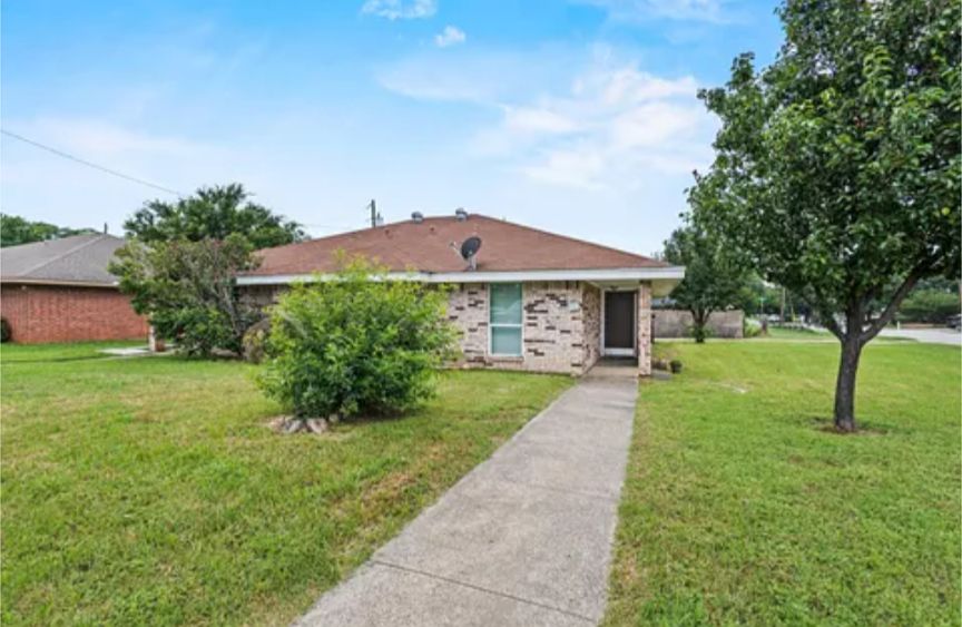 2nd image of 1219 Rogers Pl