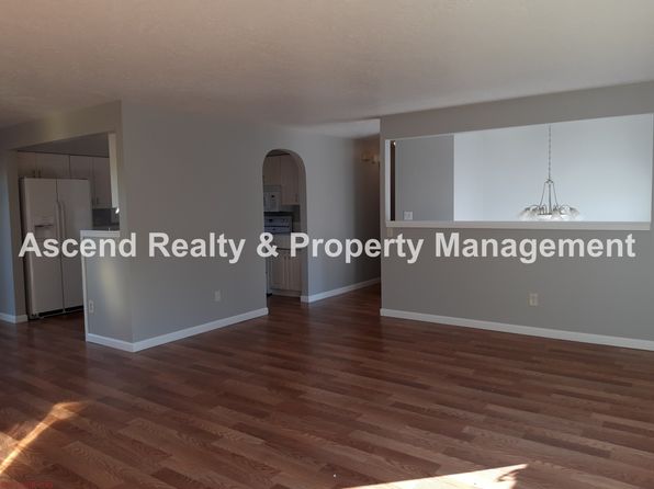 1114 SW Wright Ct, Troutdale, OR 97060
