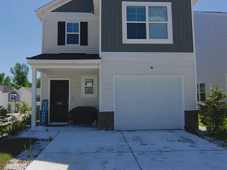 626 Wooster Dr — Photo 2