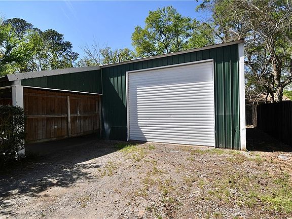 3rd image of 2818 Woodlawn Dr