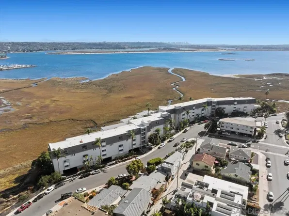 4009 Crown Point Dr Unit 10, San Diego, CA 92109