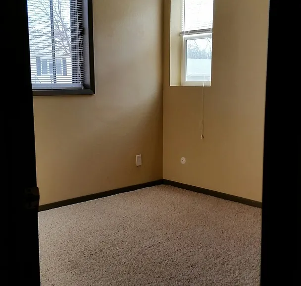 3017-3037 Viking Dr — Photo 10