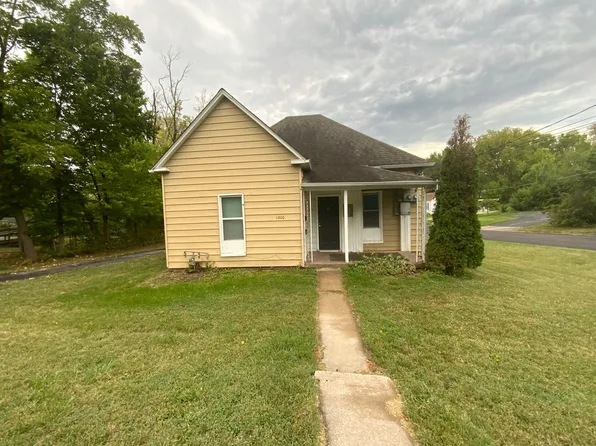 Studio Apartment includes washer / dryer, 1800 Gordon St #B, Columbia, MO 65201