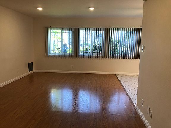 2nd image of 13423 Burbank Blvd APT 9