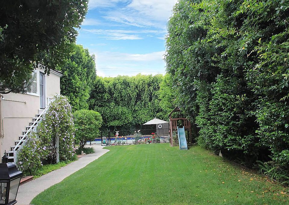 2nd image of 2380 Melville Dr