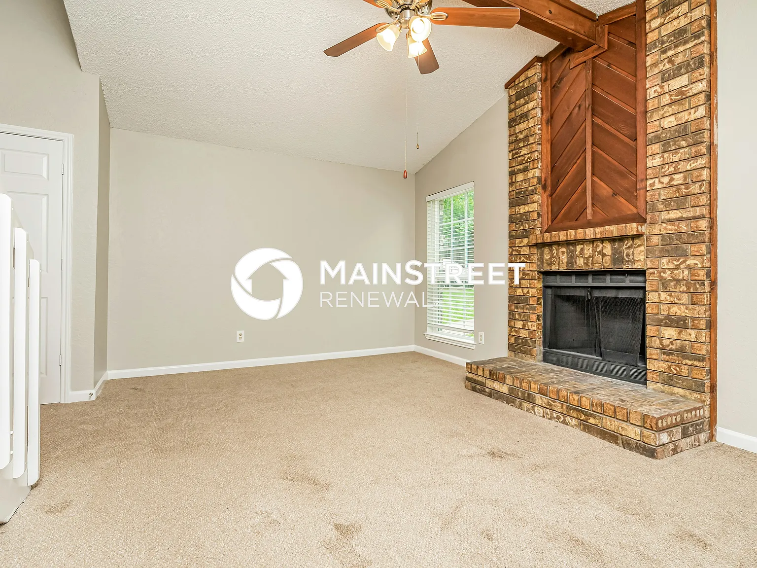 1412 Hackamore St — Photo 3