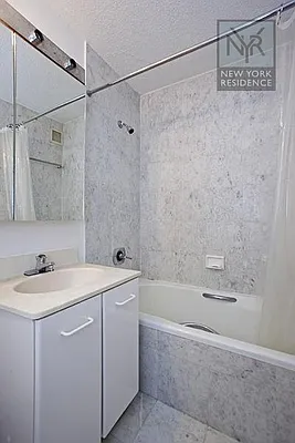 Sold by New York Residence | media 14