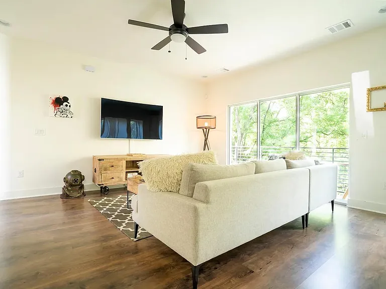 1160 Lott Ave #B — Photo 5