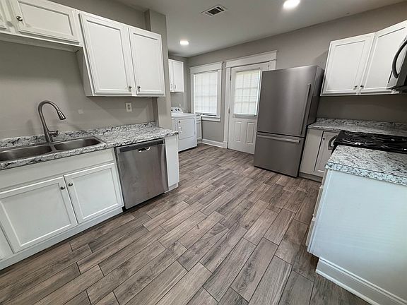 4th image of 2078 Walker Ave