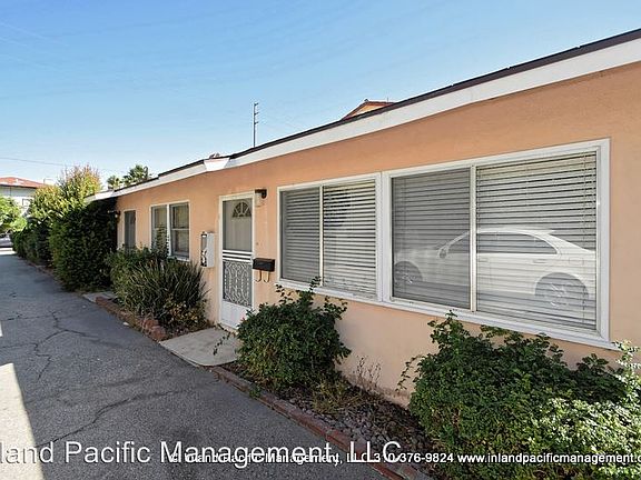 2nd image of 2102 Vanderbilt Ln APT D