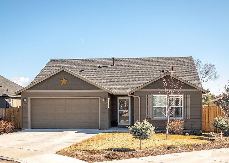 1st image of 676 NW Green Forest Cir