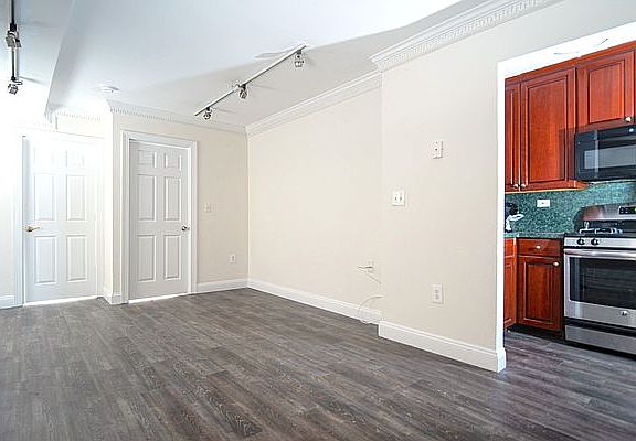 4th image of 231 E 13th St #Oh
