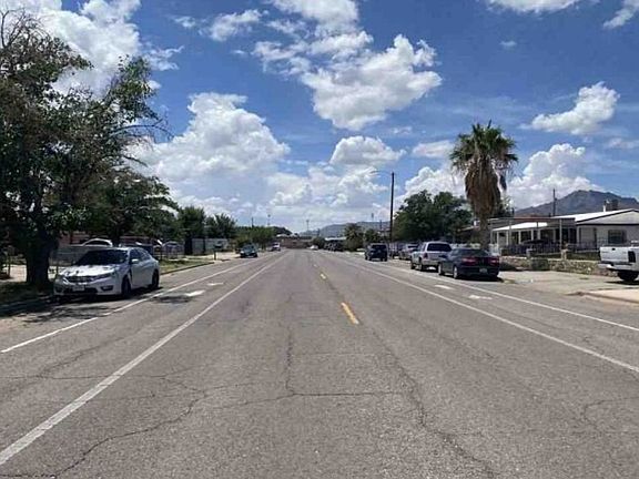 Exterior Neighborhood (street photo)
