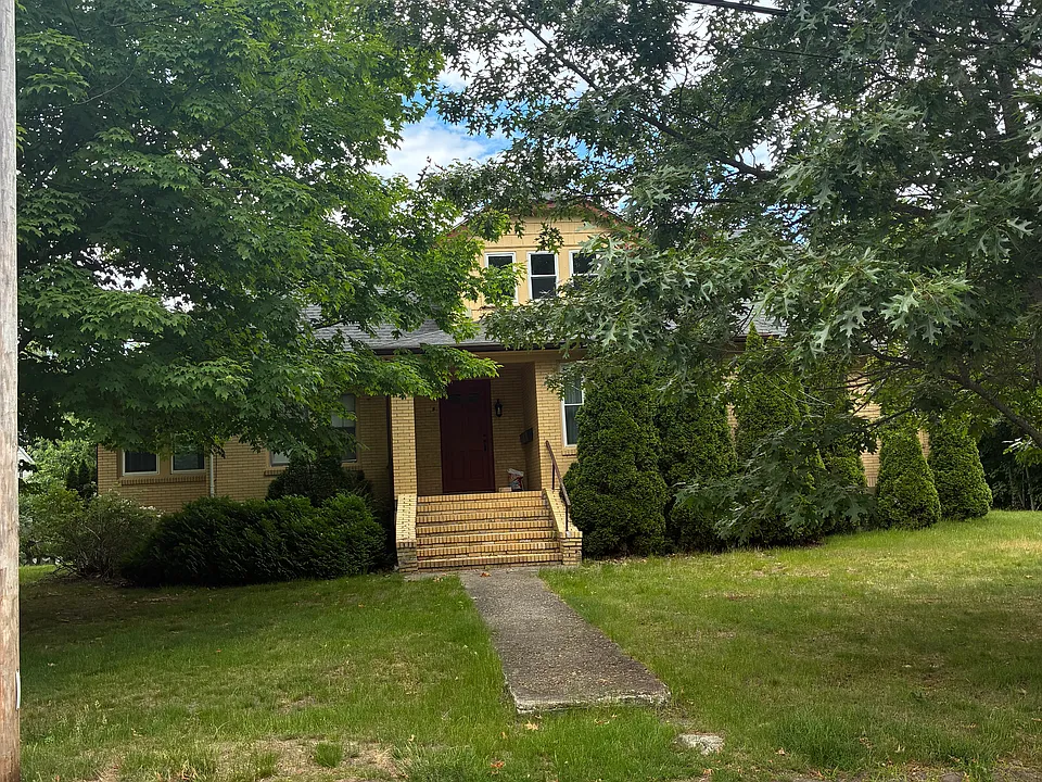 350 Plain St #1L