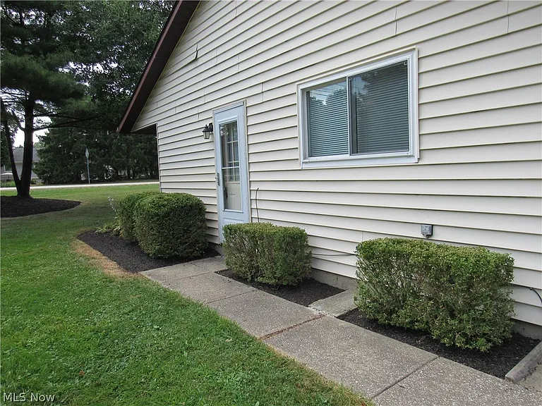 7155 Auburn Rd — Photo 33