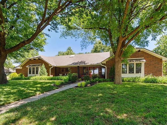 3rd image of 9816 Lakeshore Dr