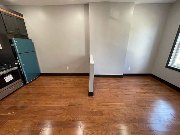 4th image of 45 Saint Pauls Ave #3