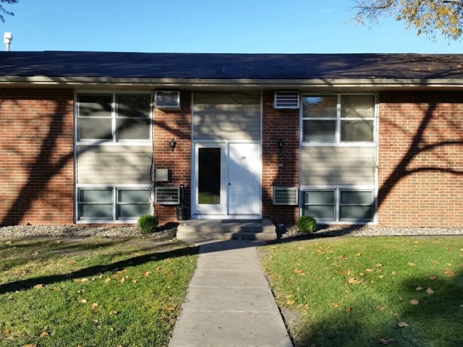 2 bed, 700 sqft, $750 — Photo 1