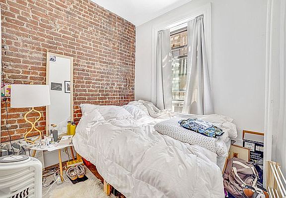 5th image of 206 W 88th St #2B