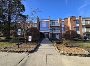 300 W Fullerton Ave, Addison, IL 60101