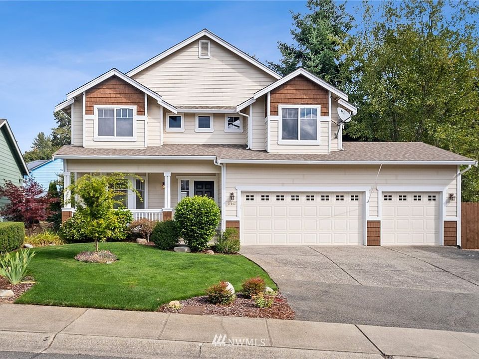 Move-in ready 3 bedroom 2.5 bath home!