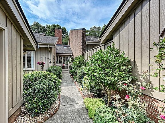 2nd image of 5342 Sandtrap Ln