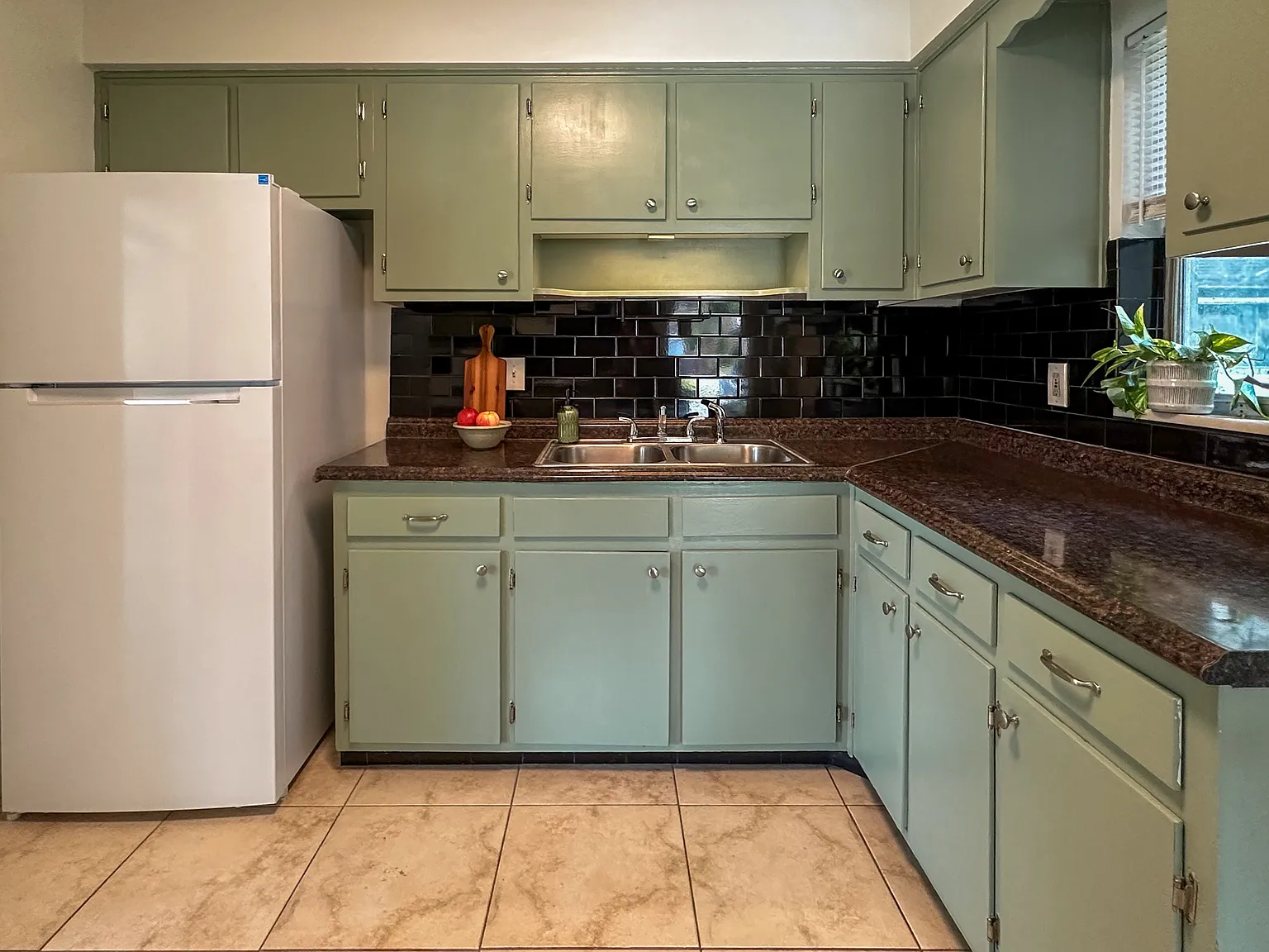 3 bed, 1244 sqft, $1,875 — Photo 2