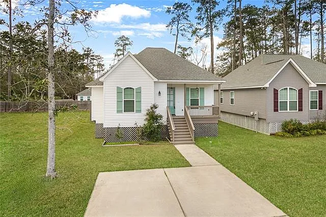3 bed, 2.0 bath, 1324 sqft, $1,700 — Photo 2