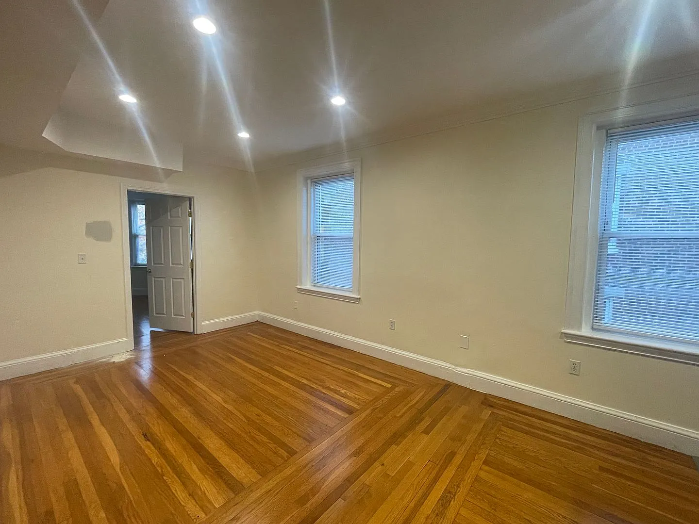 Avl 9/1 No Fee! Prime location renovated 4BR/2BA near BU, Coolidge — Photo 3