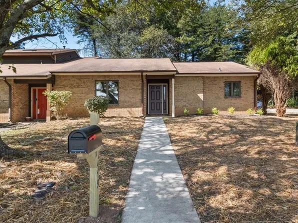 1479 Stoneleigh Way, Stone Mountain, GA 30088