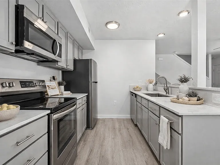 Bowery Point Townhomes — Photo 9