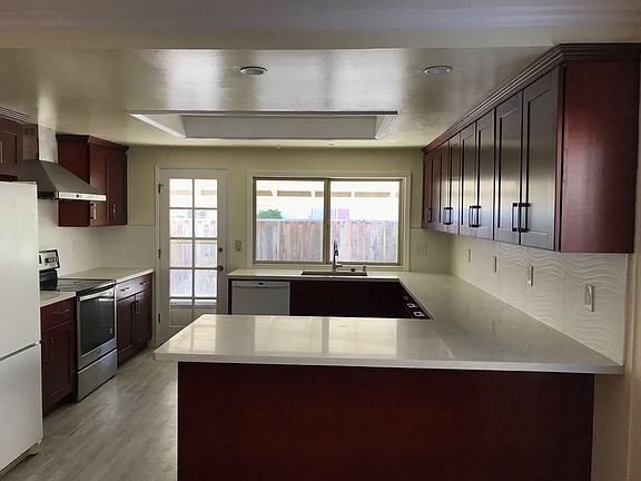 2nd image of 1581 Petal Way