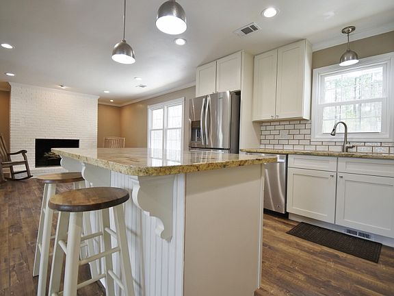 Kitchen and keeping room 