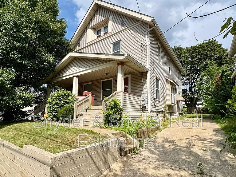2307 & 2309 SW 22nd St SW — Photo 1
