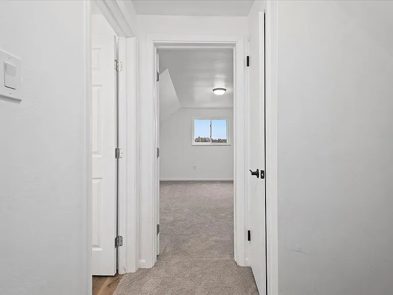 1303 Cloverdale St — Photo 17