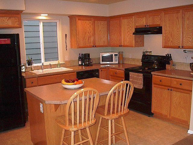 Oak Kitchen, Black Stove and Dishwasher
