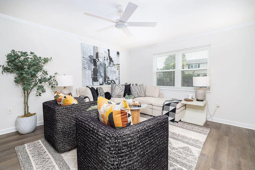 3 bed, 2.0 bath, 1300 sqft, $3,100 — Photo 2