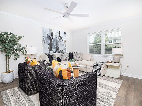 5th image of 415 Parkdale Dr APT 2F