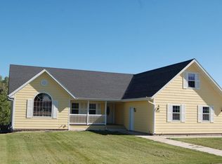 332 3rd St N, Cascade, MT 59421