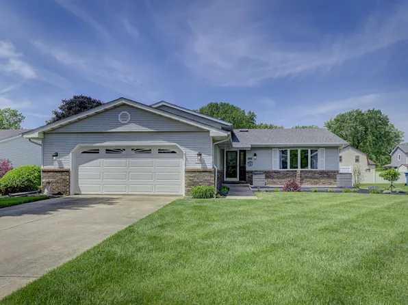 320 Persimmon Dr, Schererville, IN 46375