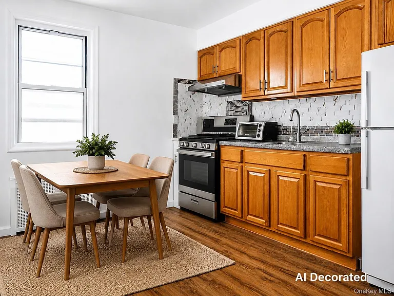 215 Willis Ave #2 — Photo 4