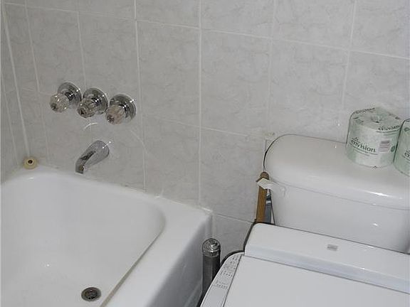 5th image of 27 E 38th St APT 5D