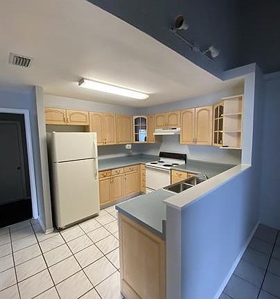4th image of 23117 Dover Dr