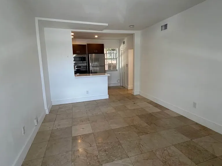 541 NE 62nd St #10 — Photo 5