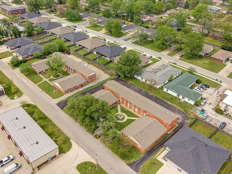 East University Apartments — Photo 18